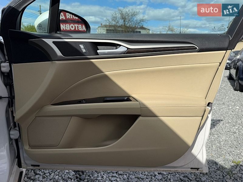 Седан Ford Fusion 2012 в Стрию