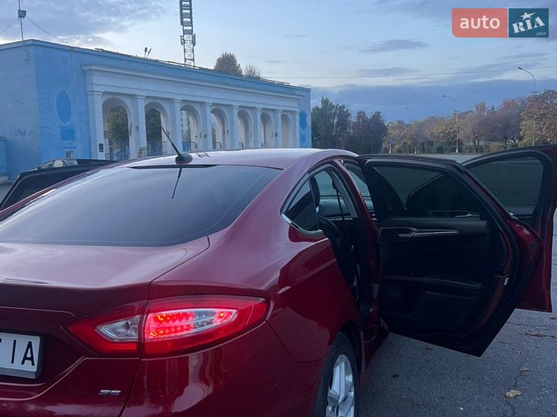 Седан Ford Fusion 2015 в Ужгороді