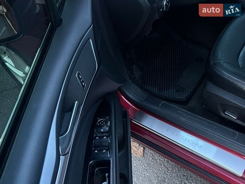 Седан Ford Fusion 2015 в Ужгороді