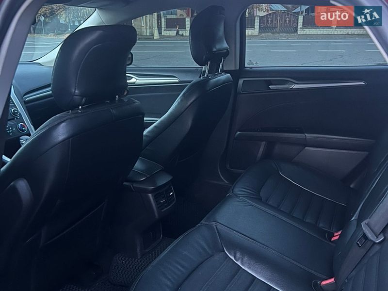 Седан Ford Fusion 2015 в Ужгороді