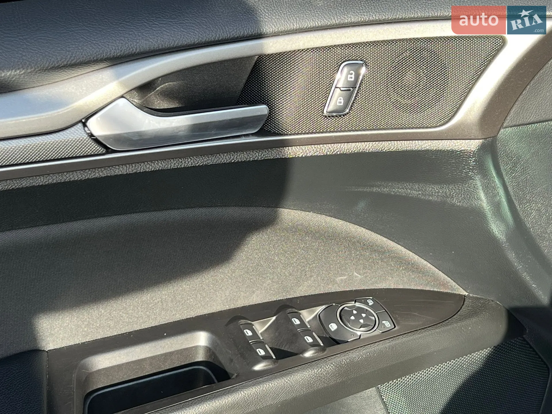 2016 Ford Fusion - мініатюра 16