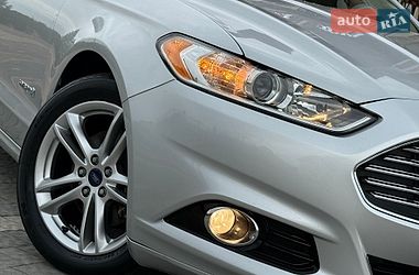 Седан Ford Fusion 2016 в Дрогобичі