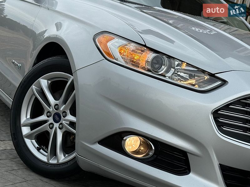 Седан Ford Fusion 2016 в Дрогобичі