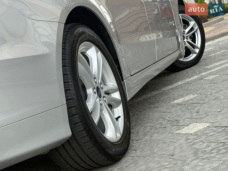 Седан Ford Fusion 2016 в Дрогобичі