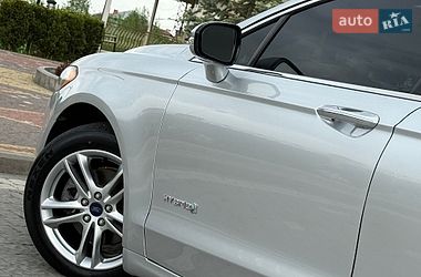 Седан Ford Fusion 2016 в Дрогобичі