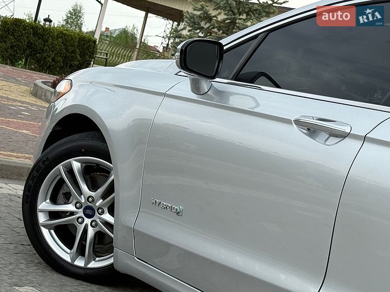 Седан Ford Fusion 2016 в Дрогобичі