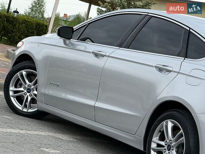 Седан Ford Fusion 2016 в Дрогобичі