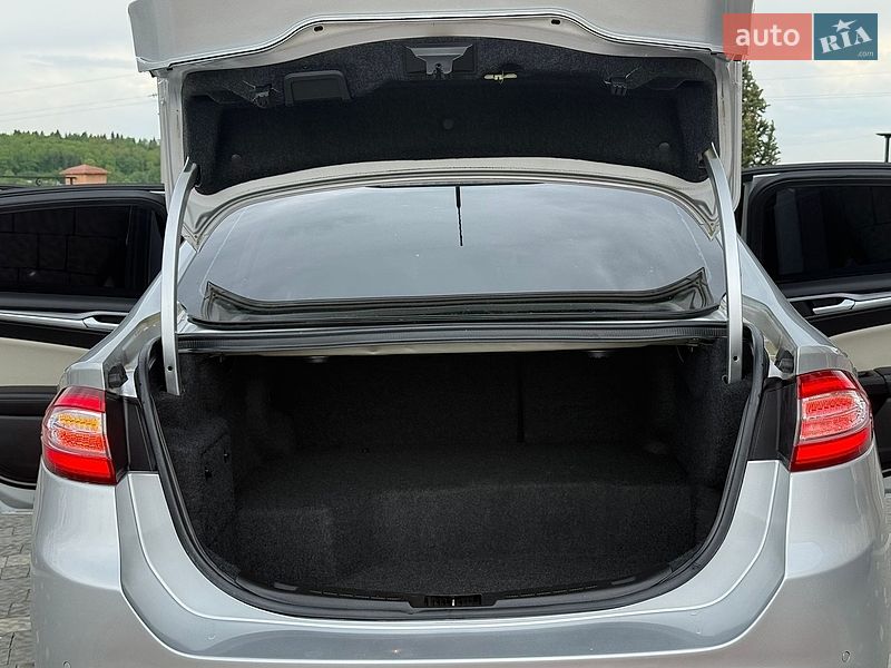 Седан Ford Fusion 2016 в Дрогобичі
