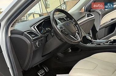 Седан Ford Fusion 2016 в Дрогобичі
