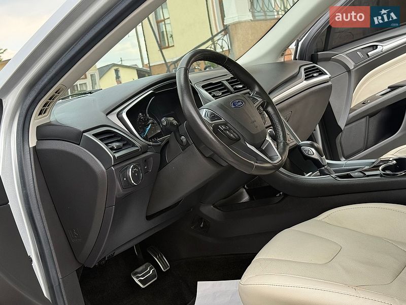 Седан Ford Fusion 2016 в Дрогобичі