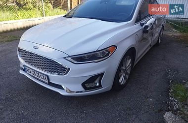 Седан Ford Fusion 2019 в Хусте