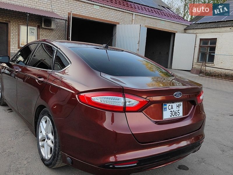 Седан Ford Fusion 2015 в Лисянці