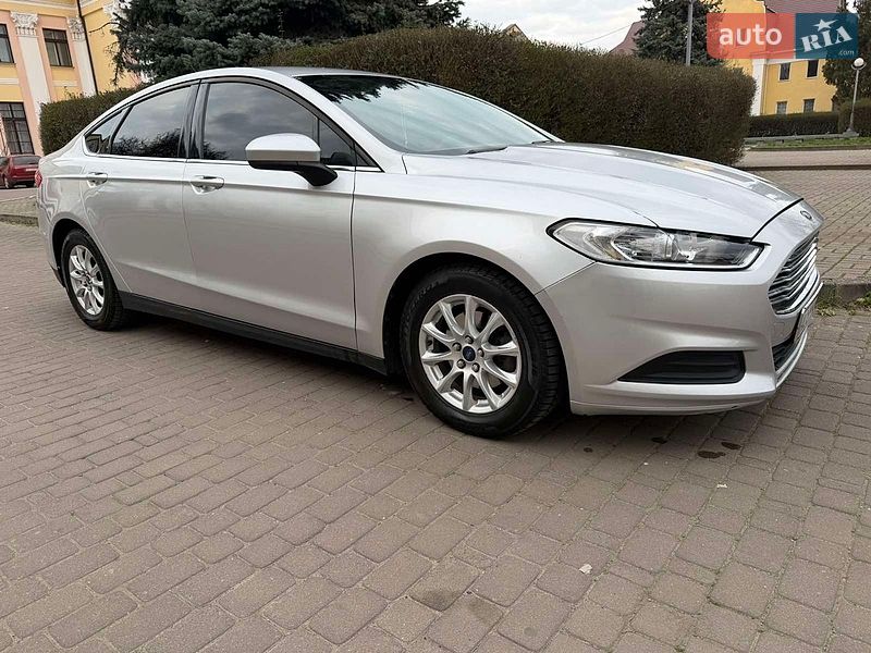 Седан Ford Fusion 2015 в Ужгороде