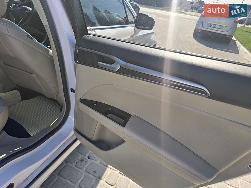 Седан Ford Fusion 2017 в Львові