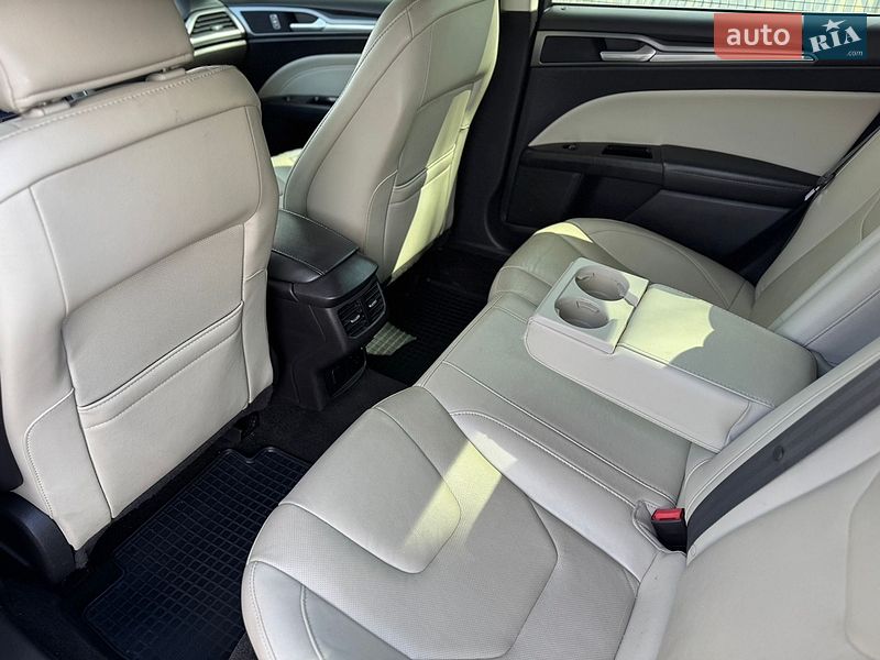 Седан Ford Fusion 2016 в Умані