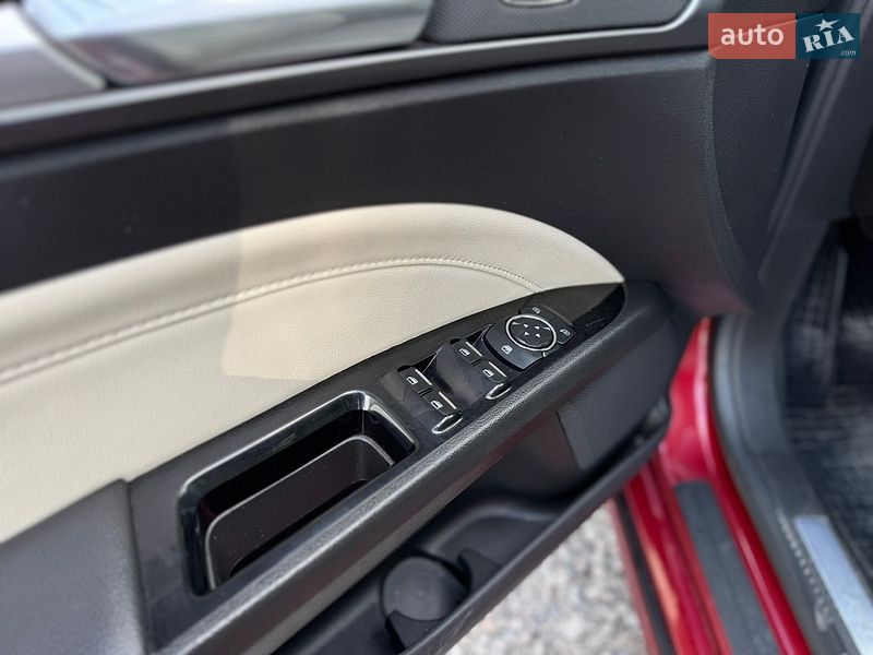 Седан Ford Fusion 2016 в Умані
