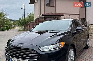 Седан Ford Fusion 2014 в Вараше