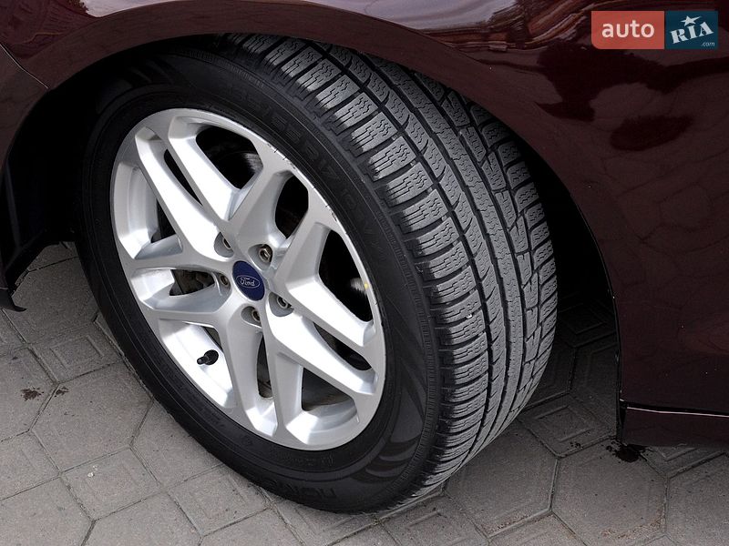 Седан Ford Fusion 2013 в Львове