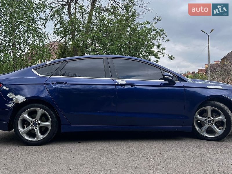 Седан Ford Fusion 2015 в Ровно