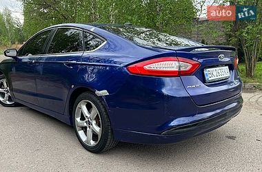 Седан Ford Fusion 2015 в Ровно