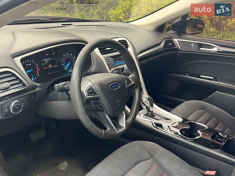 Седан Ford Fusion 2015 в Ровно