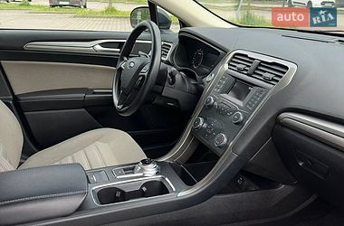 Седан Ford Fusion 2019 в Львове