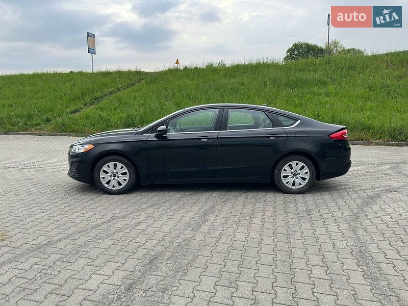 Седан Ford Fusion 2019 в Львове