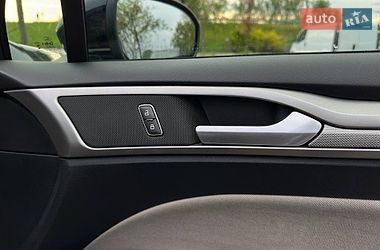 Седан Ford Fusion 2019 в Львове