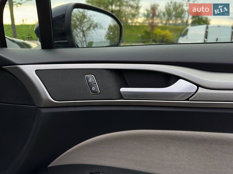 Седан Ford Fusion 2019 в Львове