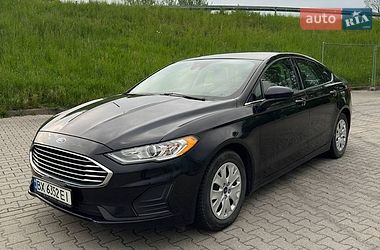Седан Ford Fusion 2019 в Львове