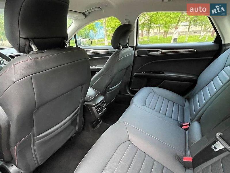 Седан Ford Fusion 2013 в Одесі