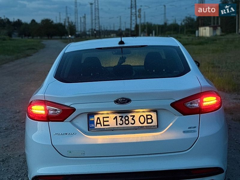 Седан Ford Fusion 2013 в Павлограді