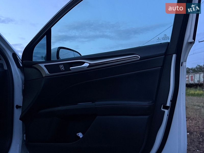 Седан Ford Fusion 2013 в Павлограді