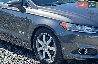 Седан Ford Fusion 2015 в Умани