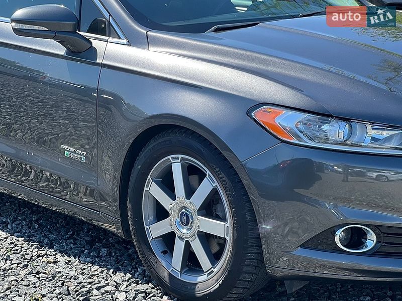 Седан Ford Fusion 2015 в Умани