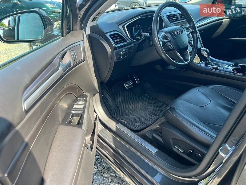Седан Ford Fusion 2015 в Умани