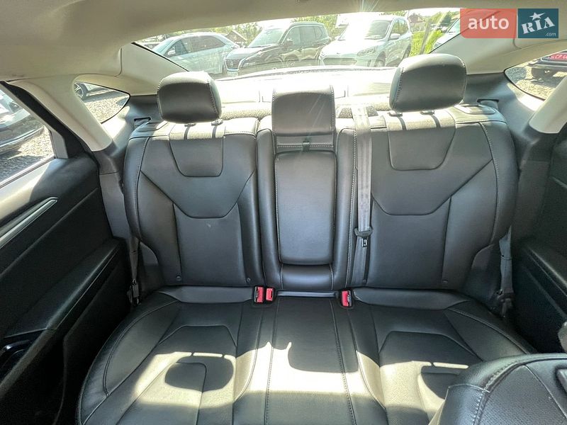 Седан Ford Fusion 2015 в Умани