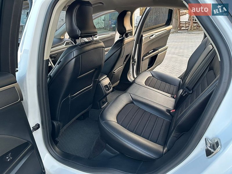 Седан Ford Fusion 2016 в Снятині