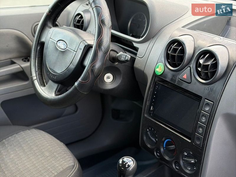 Хэтчбек Ford Fusion 2004 в Киеве