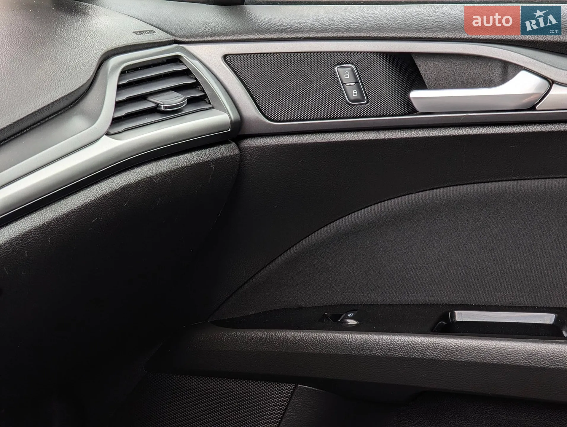2016 Ford Fusion - мініатюра 29