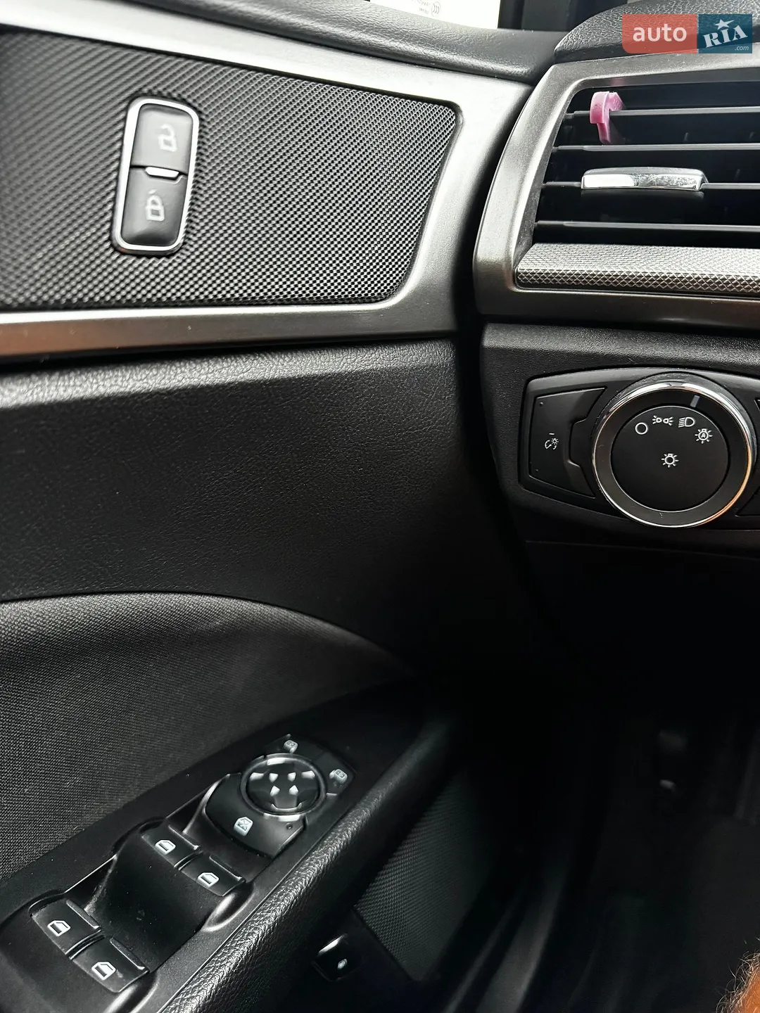 2016 Ford Fusion - мініатюра 17