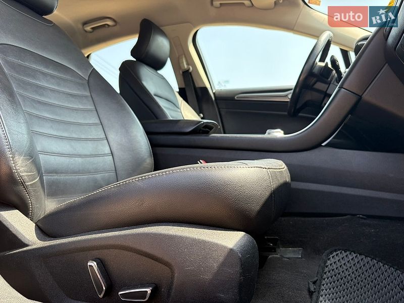 Седан Ford Fusion 2016 в Львове