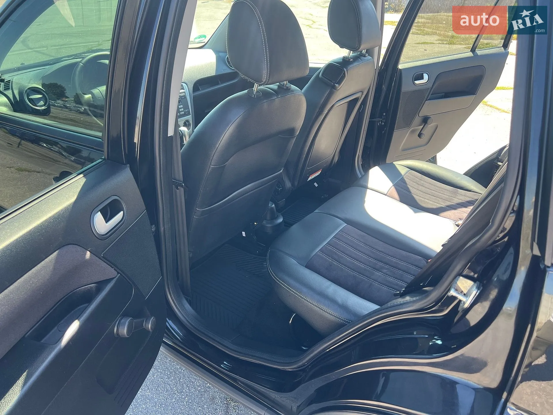 2010 Ford Fusion - мініатюра 25