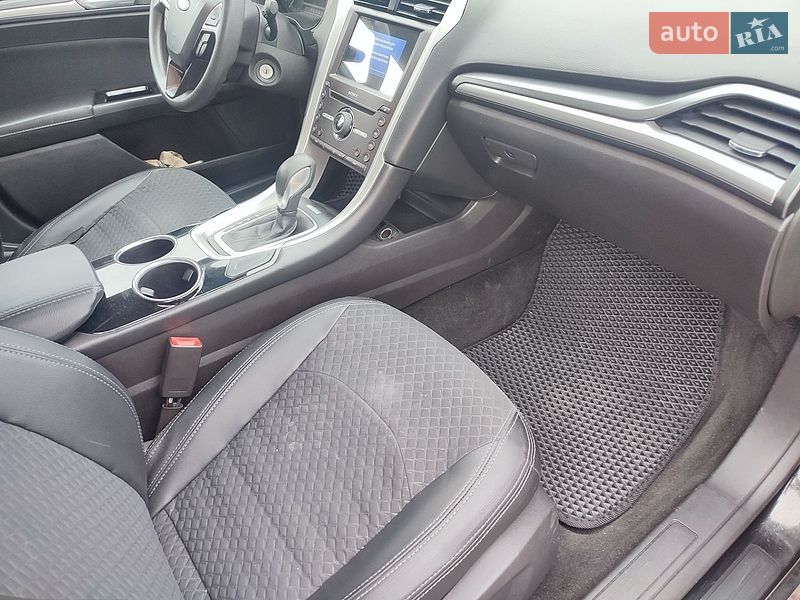 Седан Ford Fusion 2013 в Ровно