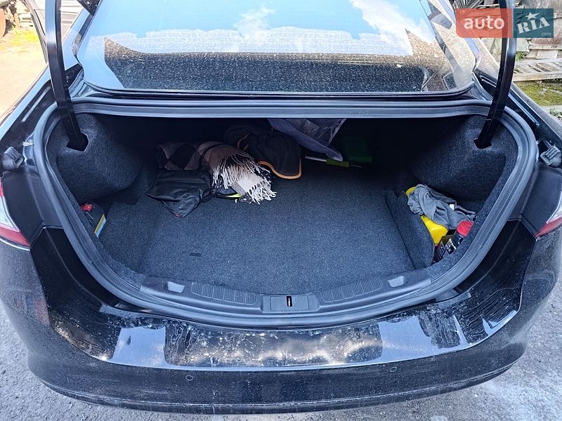 Седан Ford Fusion 2015 в Ровно