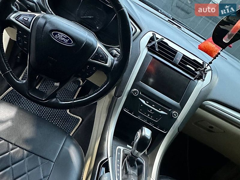 Седан Ford Fusion 2012 в Буську