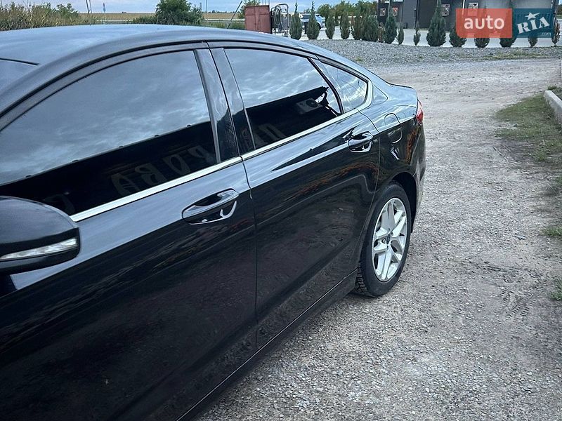 Седан Ford Fusion 2012 в Буську