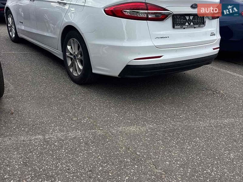 Седан Ford Fusion 2019 в Измаиле