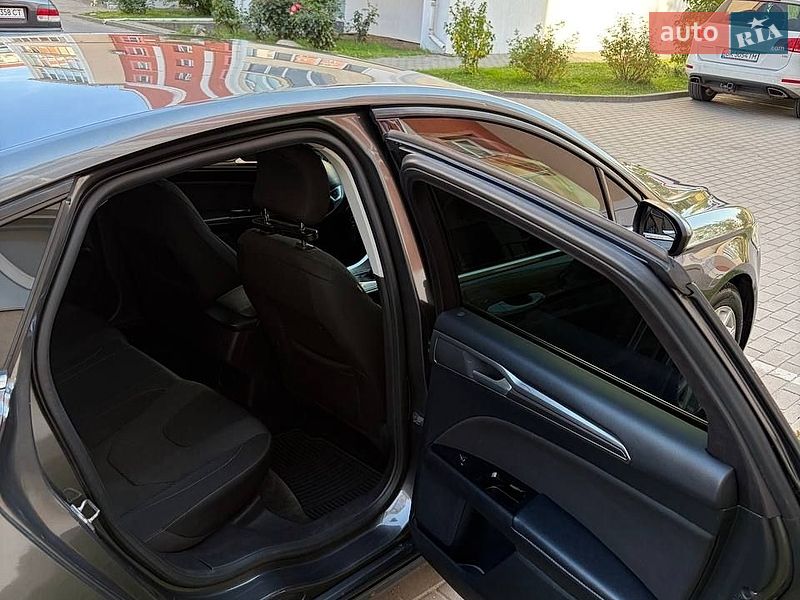 Седан Ford Fusion 2015 в Рівному