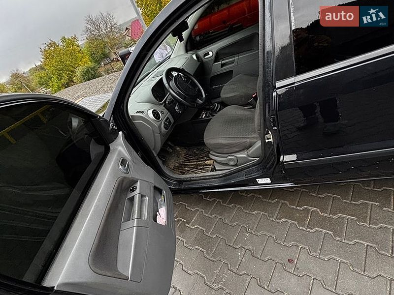 Хэтчбек Ford Fusion 2002 в Голованевске
